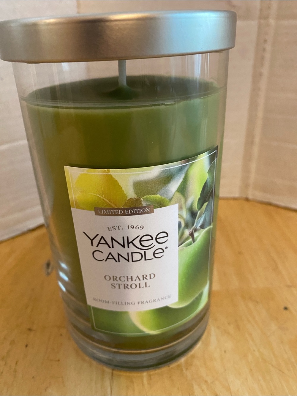 Yankee Candle Orchard Stroll Green Jar Candle 14.25 oz. NWT Perfect for fall
